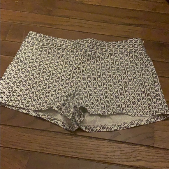 EXPRESS | Shorts - Picture 2 of 5